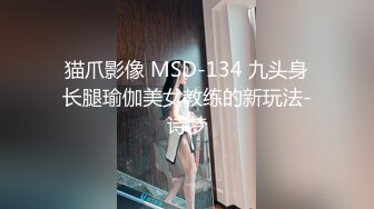 开着门勾引快递小哥，就看快递小哥敢不敢进来3p了。（本视频非我原创）看完点赞转发来一波