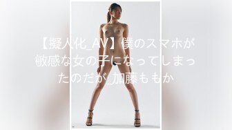 男子爬天花板偷窥漂亮妹子换衣服