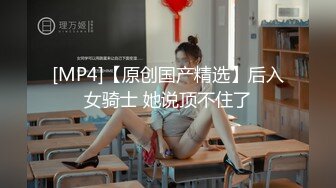 爱吃骚弟弟的爆乳姐姐，全程露脸大秀直播发骚，跟狼友互动撩骚各种展示，舔弄小哥大鸡巴，无套抽插激情上位