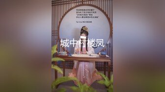 白丝高跟极品大学生的诱惑，跟狼友互动撩骚展示粉嫩骚穴，淫水多多能拉丝自己抠进去好骚